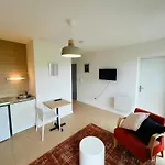 We Live In R - 404 Apartment