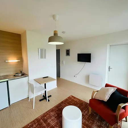 We Live In R - 404 Apartment *
