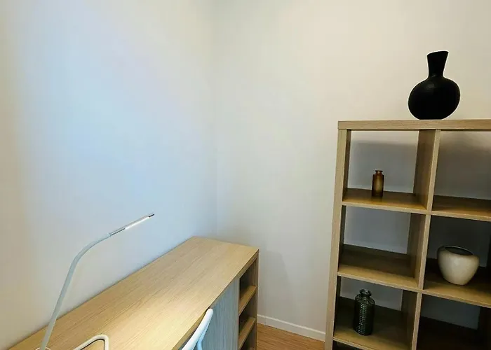 We Live In R - 404 Apartment